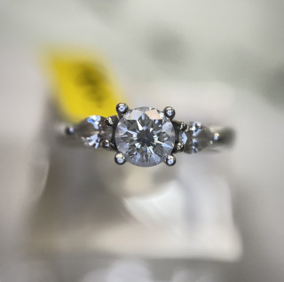 久原當舖,鑽石流當出清PT950 主鑽約50分